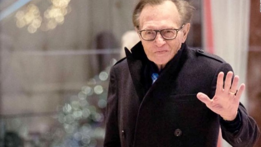 MC truyền hình huyền thoại Larry King của Mỹ nhập viện do Covid-19